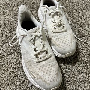 White Hoka Bondi 9